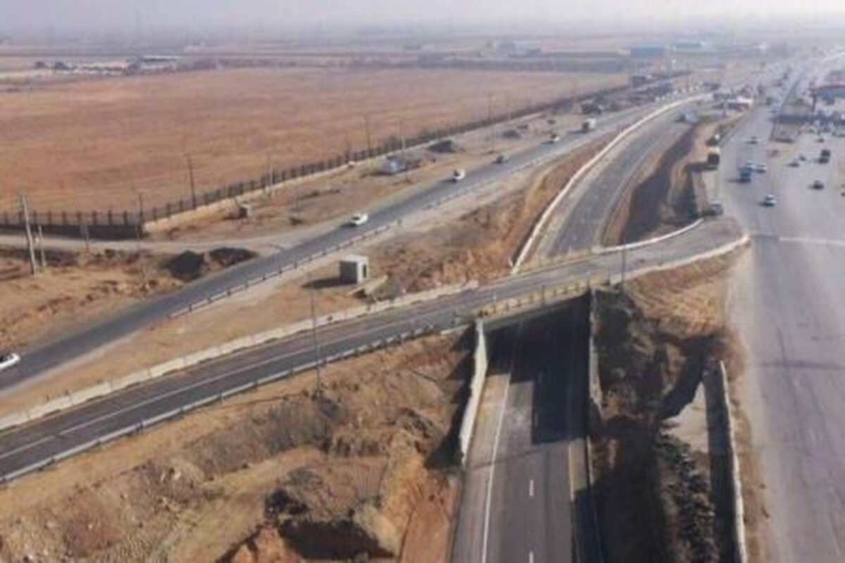 رئیس اداره نگهداری ابنیه فنی راه‌های اداره‌کل راهداری و حمل‌ونقل جاده‌ای استان همدان از احداث دو دستگاه دوربرگردان در محدوده تقاطع غیرهمسطح شهید زارعی با هدف تسهیل دسترسی و تردد اهالی روستاهای همجوار به محور همدان–کرمانشاه خبر داد.