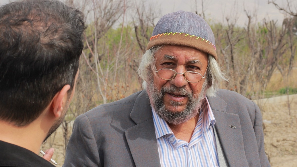 در پی پخش سریال «روزی روزگاری آبادی» از شبکه یک سیما، محمد فیلی بازیگر پیشکسوت تئاتر، سینما و تلویزیون، در گفت‌وگویی با روابط‌عمومی صداوسیما، از دلایل پیوستن خود به این پروژه، همکاری با گروه کارگردانی و چالش‌های ایفای نقش خان مهاجر با لهجه شیرازی سخن گفت.