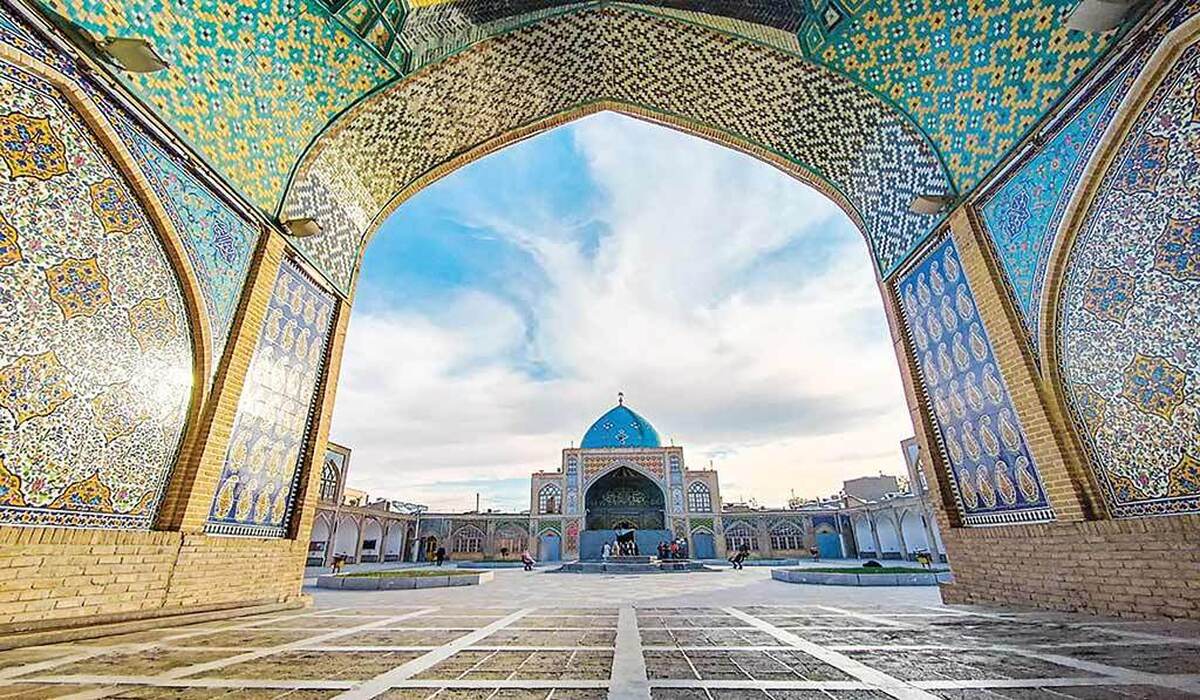 زنجان در مسیر تبدیل‌شدن به یکی از مقاصد برجسته گردشگری کشور قرار دارد. این استان نه‌تنها شاهد رشد چشمگیر تعداد گردشگران بوده بلکه به‌دنبال بهره‌گیری از این پتانسیل برای ایجاد اشتغال و تقویت اقتصاد‌است.