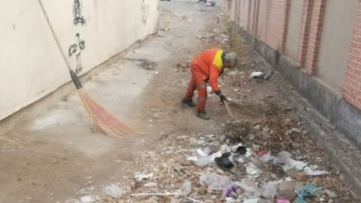 شهرداری محمدیه برای ارتقای بهداشت، محیطی زیبا و سالم همراه با برنامه ریزی شهری و مدیریت در حوزه های مختلف شهری عملیات محیطی را اجرایی نمود.