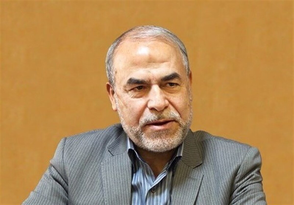 شرایط اقتصادی کشور، برای دولت از جهت اداره امور و تامین نیازمندی‌ها و از جمله پرداخت حقوق کارمندان کشوری و لشکری متناسب با تورم از یک سو، و برای توده‌های کم‌در‌آمد جامعه به‌دلیل فاصله دخل و خرج، از جهت تامین معیشت از دیگر سوی، مشکلاتی را پدید آورده است.