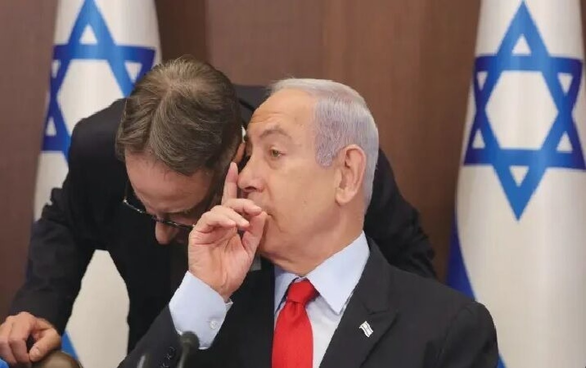 ماجراجویی‌های اسرائیل در غرب آسیا؛ از ایران‌هراسی تا مهندسی بی‌ثباتی منطقه‌ای
آشوب تدارک دیده شده برای منطقه غرب آسیا با ابزارهایی، چون دخالت‌های سیاسی و نظامی در کشور‌ها و ایجاد اختلاف بین دولت‌ها، طراحی تازه‌ای برای ساخت هژمون از رژیم اسرائیل در منطقه است تا خاورمیانه برای آمریکا از چالشی لاینحل به منطقه‌ای تحت کنترل تبدیل شود.