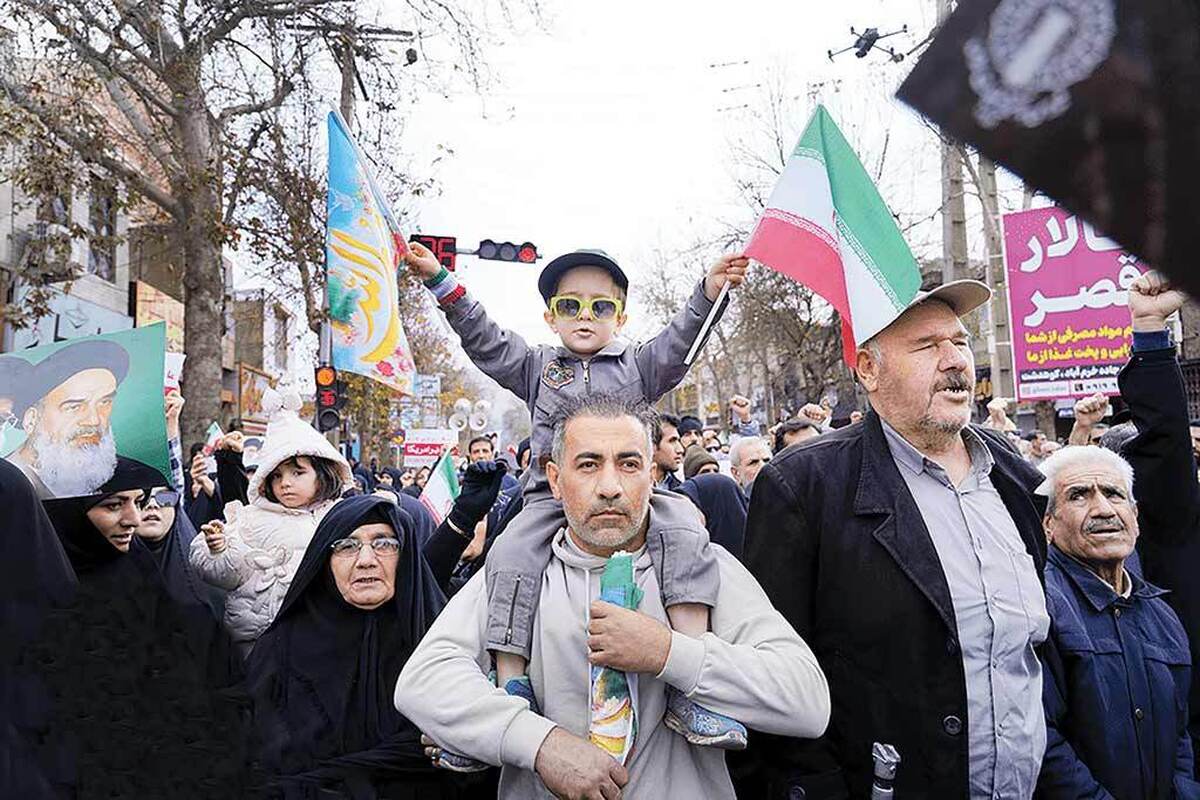در روزهایی که خیابان‌های کشور ازاعتراض و مطالبه به‌حق مردم نسبت به شرایط اقتصادی و گرانی‌ها، تغییر جهت داده و رنگ آشوب و اغتشاش به‌خودگرفته است، عده‌ای بامداخله رسانه‌های خارج‌نشین سعی دارندباتهییج جوانان ونوجوانان و سوء‌استفاده از هیجانات آنی بر طبل آشوب‌ها بکوبند.برهمین اساس سازمان‌ها و نهادهای مختلف کشور درروزهای اخیر بارها هشدار داد‌ه‌اند که خانواده‌ها، جوانان را از خطرات میدانی تاریک ونامعلوم که با حضور عاملان دشمن خارجی همراه است، آگاه کنند.