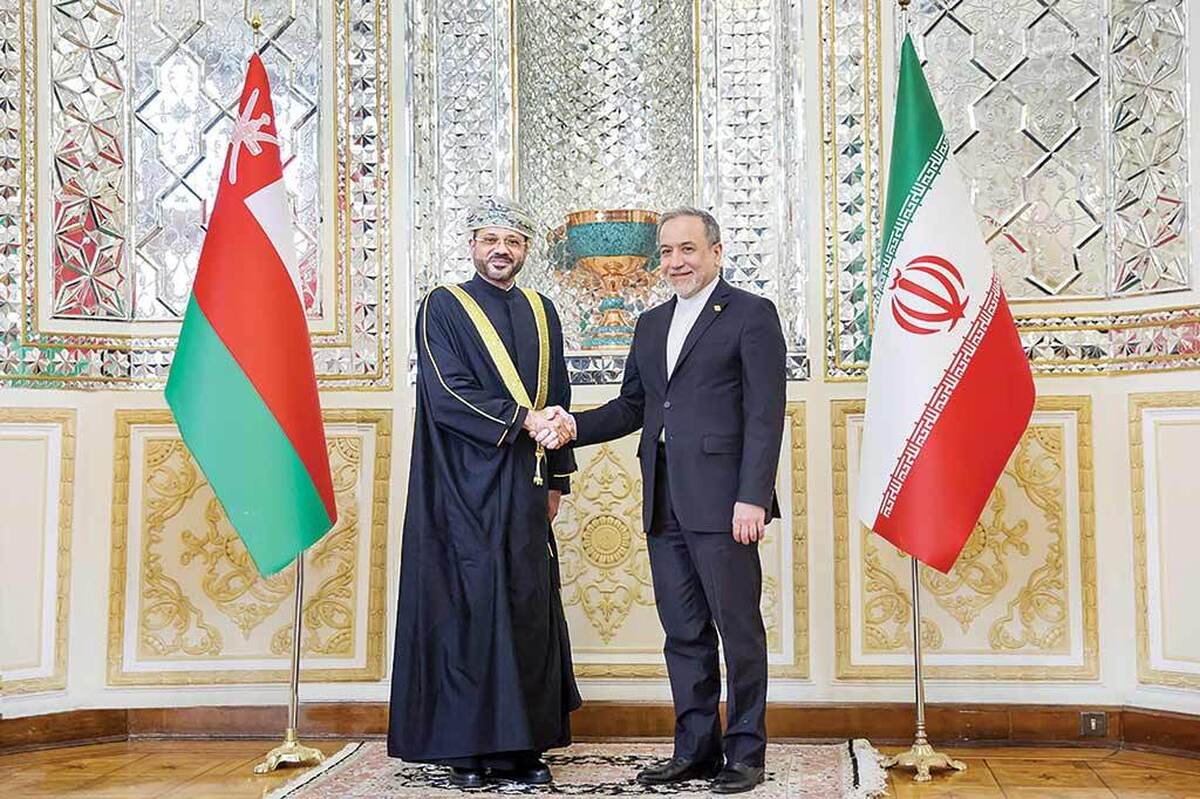 سیدعباس عراقچی، وزیر امور خارجه ایران بعدازظهر روز گذشته در نشست مطبوعاتی مشترک با بدر البوسعیدی، وزیر امور خارجه عمان در تهران با بیان این‌که «این سفر نشان از نزدیکی روابط دو کشور ایران و عمان است»، افزود: روابط تهران و مسقط در حوزه‌های مختلف به‌صورت روزافزون در حال گسترش است.