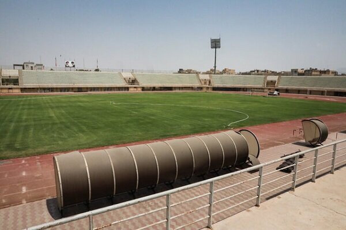 تیم‌های فوتبال استقلال و فولاد هرمزگان قرار است فردا دوشنبه در شهر یزد به مصاف هم بروند.