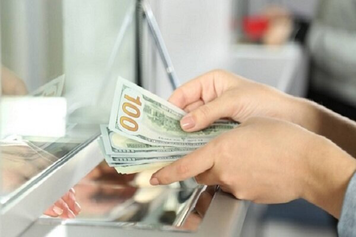 قیمت دلار رسمی به کانال ۱۲۰ هزار تومانی بازگشت