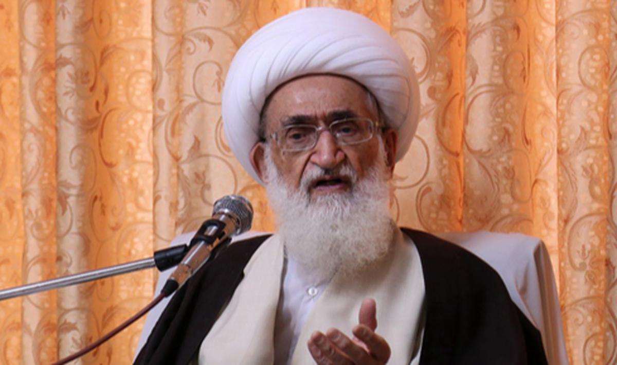 مرجع تقلید شیعیان با تجلیل و تکریم از حضور حماسی ملت در راهپیمایی ۲۲ دی، از مسئولان خواستند قدردان این مردم باشند و در رفع مشکلات معیشتی آنان بکوشند.