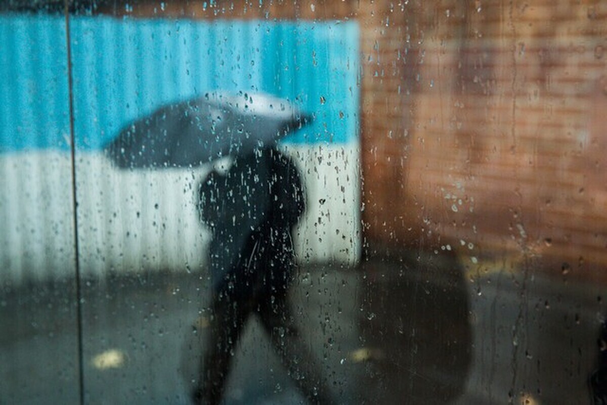 رئیس مرکز ملی پیش‌بینی و مدیریت بحران مخاطرات وضع هوا ضمن تشریح بارش برف و باران در برخی استان‌ها، از کاهش محسوس دما در نقاط مختلف کشور خبر داد.