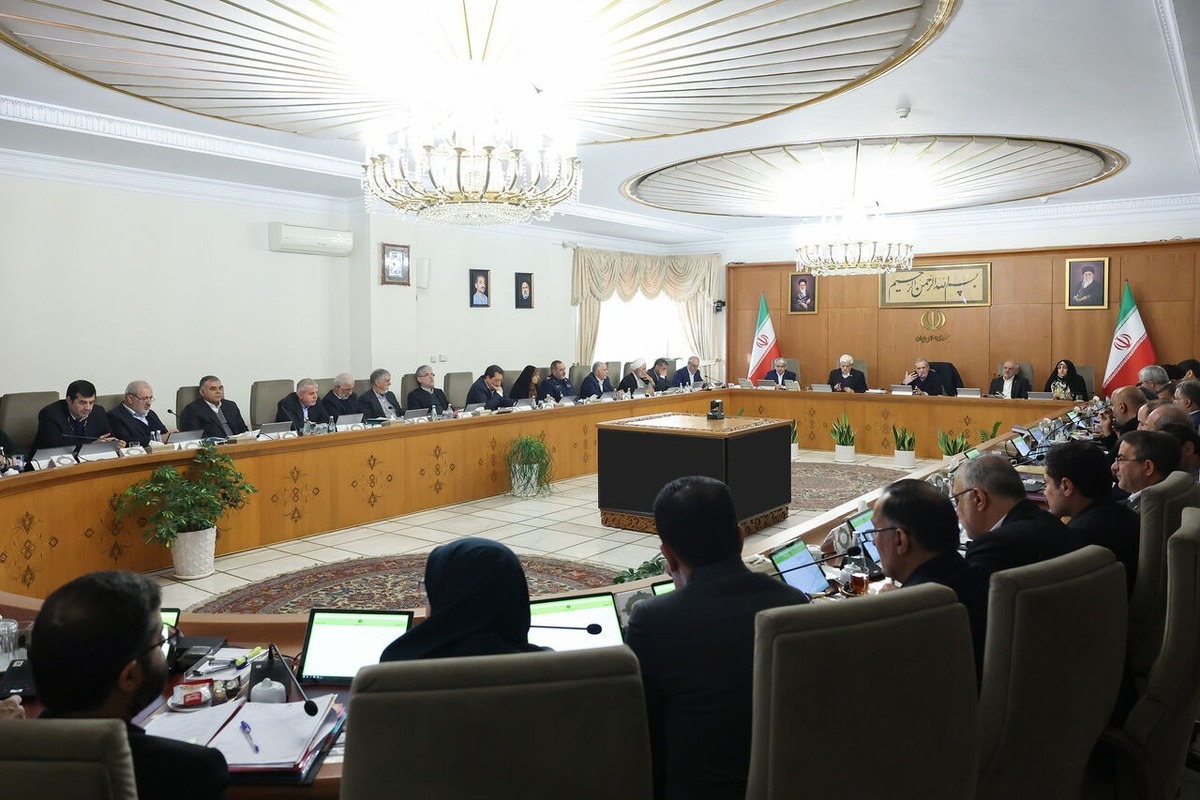 مسعودپزشکیان، رئیس‌جمهور بر لزوم توجه، تلاش و اهتمام ویژه همه دستگاه‌های دولتی در زمینه رفع کاستی‌ها و حل مسائل مردم تأکید کرد و گفت: بی‌تردید ما اگر رضایتمندی مردم را داشته باشیم، همه تلاش‌های دشمنان بر علیه کشور راه به جایی نخواهد برد.