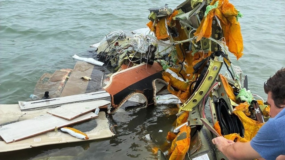 بر اساس گزارش‌های منتشر شده، حداقل شش نفر از جمله یک کودک دو ساله که دچار سوختگی شده بود در سانحه سقوط یک هواپیمای کوچک نیروی دریایی مکزیک در سواحل تگزاس در نزدیکی گالوستون کشته شدند.