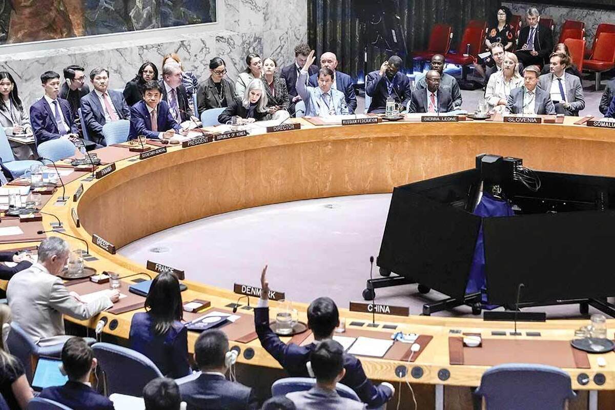 شب گذشته شورای امنیت سازمان ملل متحد درنشستی جنجالی درباره گزارش دبیرکل درخصوص قطعنامه۲۲۳۱ و اجرای برجام، شاهد حمایت بی‌سابقه و قاطع روسیه، چین و پاکستان از حقوق مشروع هسته‌ای ایران بود. این کشورها با تأکید بر انقضای کامل و رسمی قطعنامه ۲۲۳۱ در ۱۸ اکتبر ۲۰۲۵ (۲۵ مهر ۱۴۰۴)، تلاش‌های خصمانه و غیرقانونی آمریکا و تروئیکای اروپایی (انگلیس، فرانسه و آلمان) برای فعال‌سازی مکانیسم اسنپ‌بک وبازگرداندن تحریم‌های ظالمانه را به‌شدت محکوم کردند.