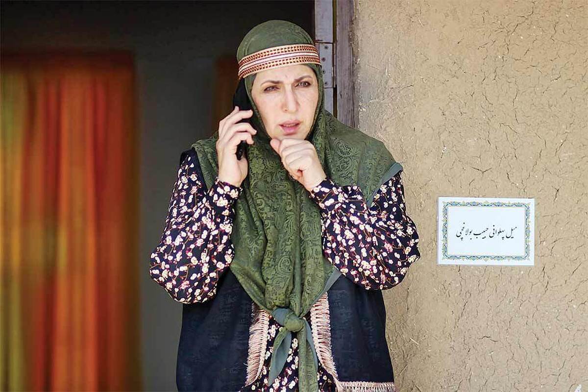 فاطمه گودرزی، بازیگر محبوب و شناخته‌شده ایرانی است که فعالیت هنری خود را از اوایل دهه ۶۰ آغاز و به‌سرعت در دل مخاطبان جا باز کرد. بازی‌های او در فیلم‌ها و سریال‌ها همواره پر از احساس و واقع‌گرایی است. گودرزی در سریال «دردسر والدین» (۱۳۸۰)، در نقش مادر یک خانواده پرجمعیت بازی کرد و چالش‌های زندگی خانوادگی را به صورت ریشه‌ای و طبیعی به تصویر کشید.