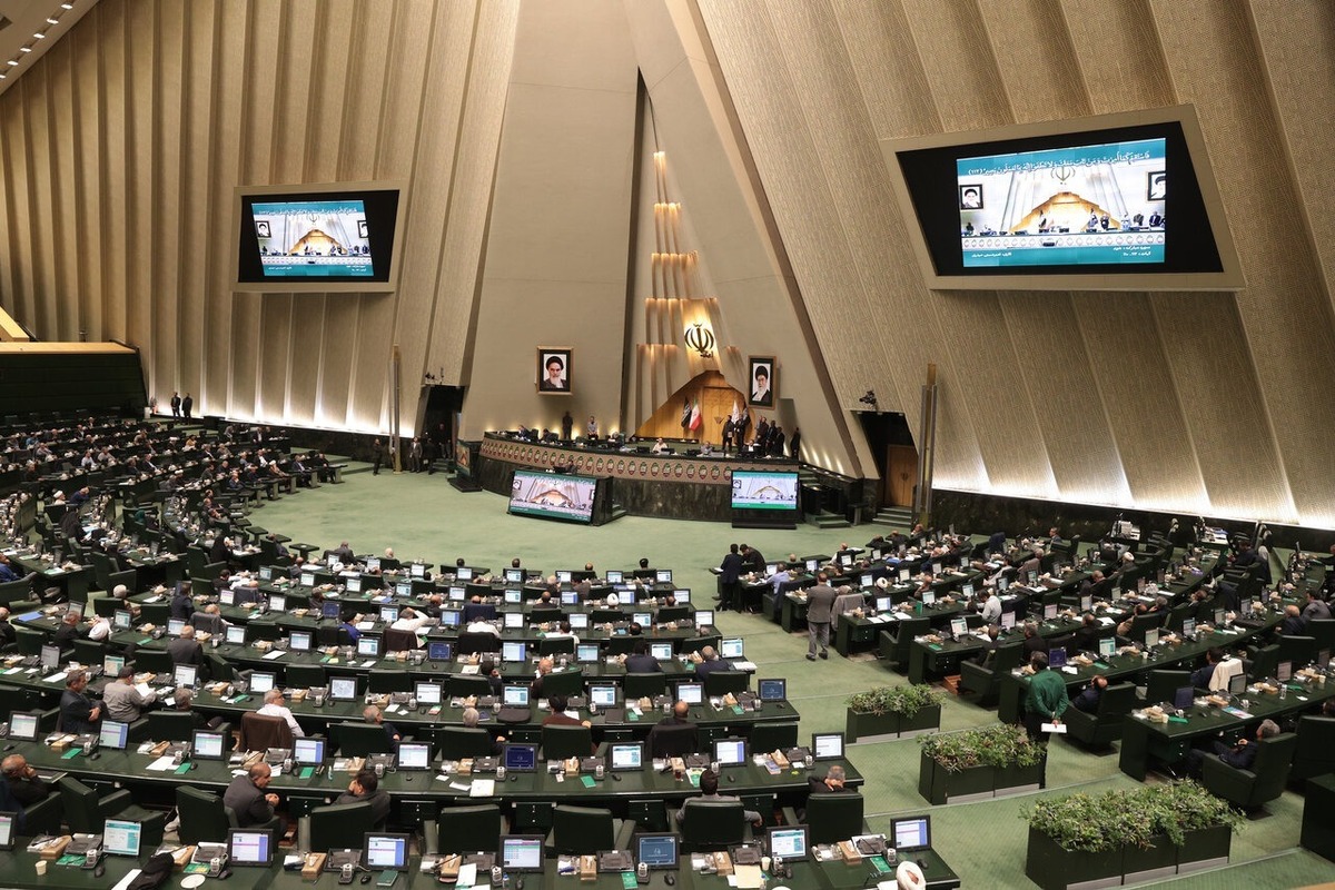 نمایندگان مجلس شورای اسلامی با اصلاح ماده ۱۰۸۵ قانون مدنی مصوب کردند: زن می‌تواند تا مهریه او تسلیم نشده از تمکین خاص امتناع کند.