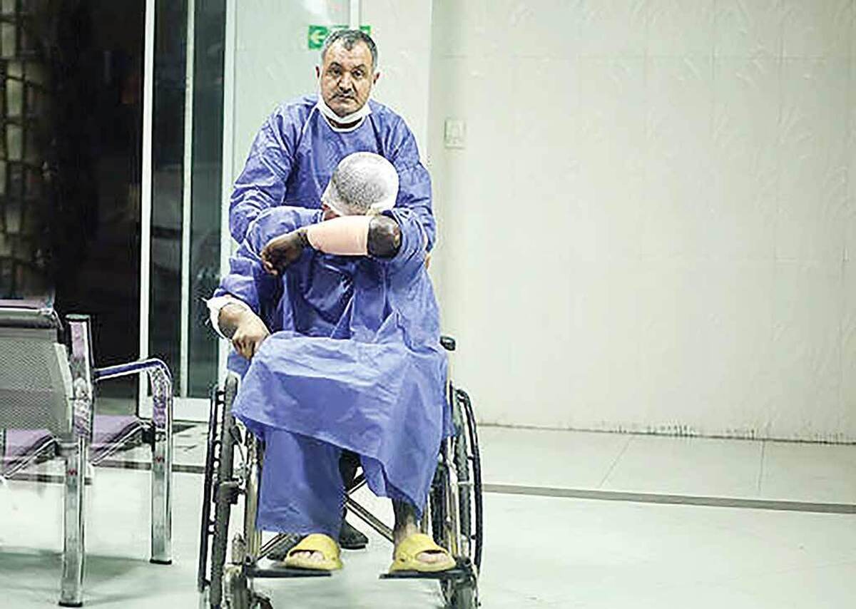 سوختگی، فراتر از یک حادثه فیزیکی است؛ آن‌قدر که گاهی می‌تواند به فاجعه‌ای تبدیل شود که شبکه‌ای پیچیده از آسیب‌ها را بر شخص و خانواده‌ او تحمیل ‌‌کند و تأثیرات آن از مرزهای پوست و بافت فراتر رفته و به عمق سلامت روانی و ثبات ساختار اقتصادی خانوار نفوذ ‌کند. شاید برای همین است که دکترعلیرضا جلالی‌ندوشن، مدیرعامل انجمن سوختگی ققنوس، درگفت‌وگو باجام‌جم،اساسی‌ترین خواسته‌اش از سازمان‌ها و نهادهای مسئول را آموزش همگانی و مؤثر بر پیشگیری عنوان می‌‍‌کند‌.