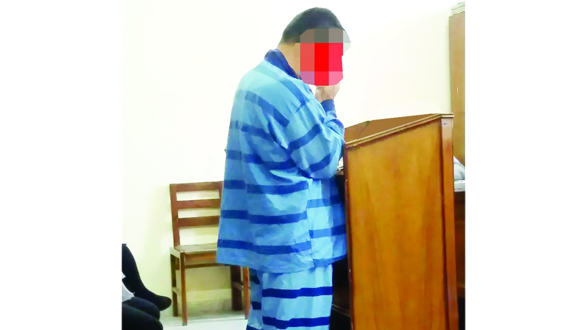 مرد ۴۵ ساله که پس از شلیک مرگبار به دو مرد جوان، جسد آنها را در بیابان‌های اطراف فرودگاه امام به آتش کشیده بود، در دادگاه کیفری از خود دفاع کرد. متهم در دادگاه مدعی شد، مقتولان سارقان درخت‌های باغ او بوده‌اند.