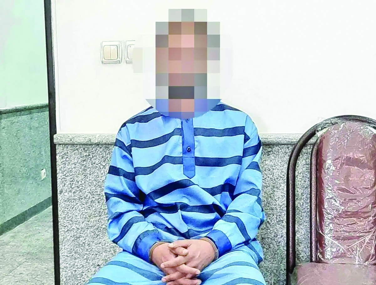 سارق حرفه‌ای لوازم داخل خودروست که چند بار دستگیری و زندان هم تنبیهش نکرد و مدتی بعد از آزادی دوباره روز از نو و روزی از نو. سرقت‌هایش را انجام می‌داد و هر روز منتظر ماموران بود تا دوباره دستگیرش کنند و به زندان بازگردد.