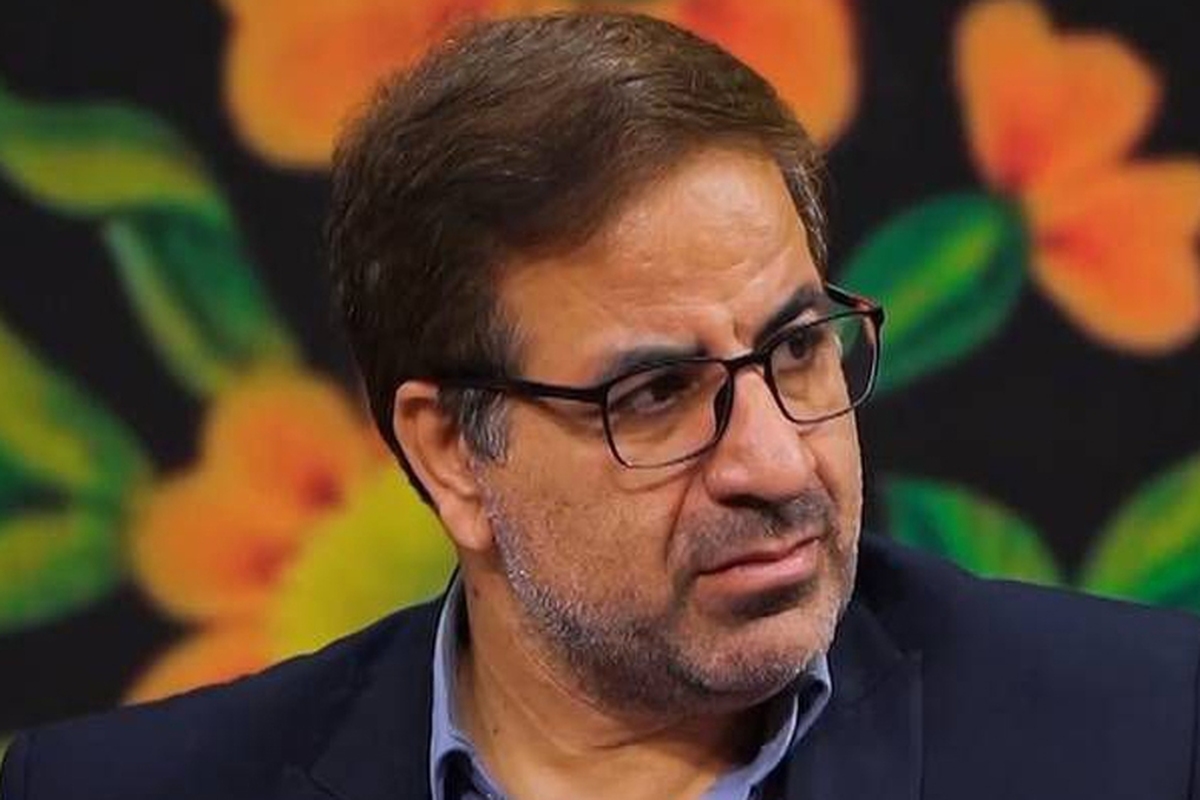 در خبر‌ها آمده است که شخصی دیوان خواجه حافظ را به زبان «پارسی» برگردانده است. صرف‌نظر از پیشینهٔ تحصیلی یا حرفه‌ای این فرد، اصلِ این اقدام نیازمند تأملی جدی و مبتنی بر مبانی زبان‌شناختی و ادبی است؛ چراکه با یکی از مهم‌ترین اسناد هویتی و فرهنگی زبان فارسی سروکار داریم.