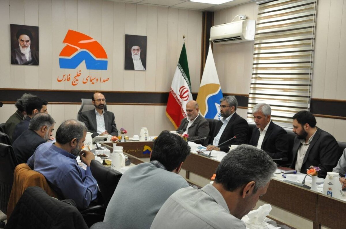 اعضای شورای معاونین رسانه ملی، روز چهارشنبه ۳ دی‌ماه ۱۴۰۴، در قالب سفر استانی وارد بندرعباس شدند و در صداوسیمای مرکز خلیج فارس حضور یافتند. در بدو ورود، محسن رئیسی گودوئی، مدیرکل صداوسیمای مرکز خلیج فارس، از اعضای شورای معاونین استقبال کرد.