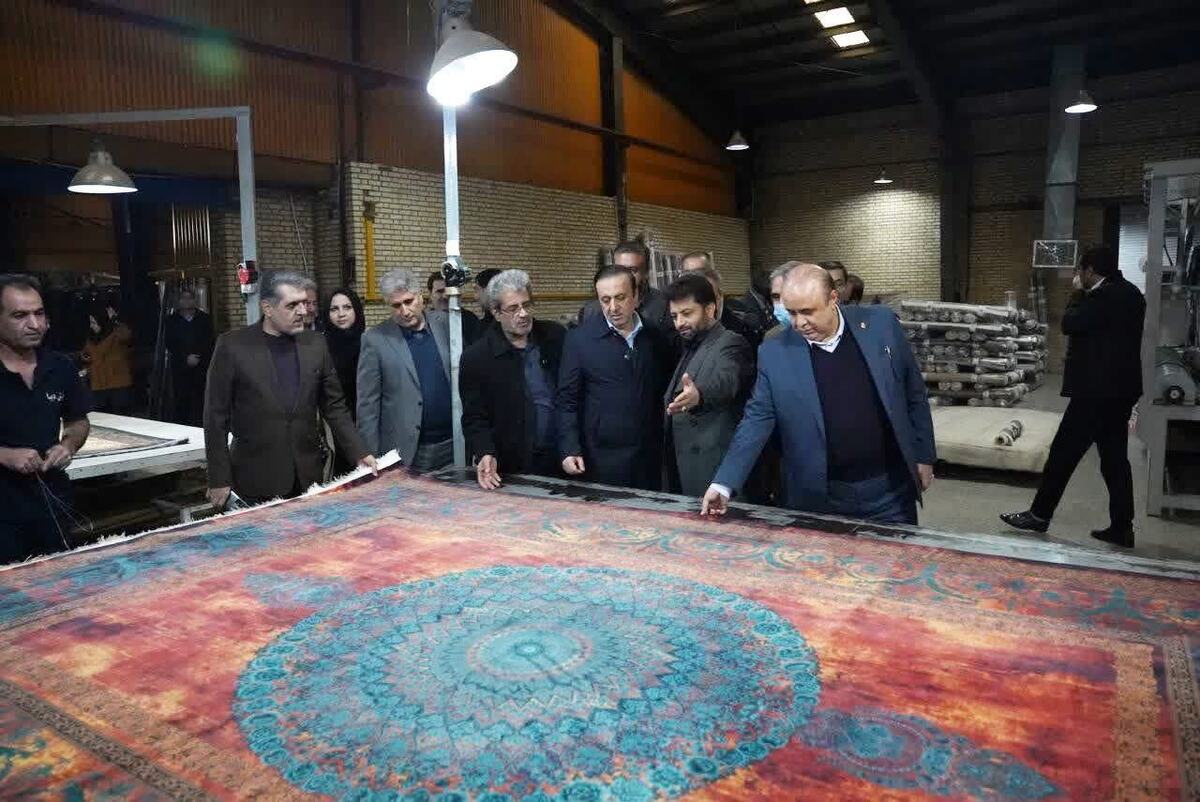  استاندار قزوین در ادامه بازدیدهای میدانی خود و در چارچوب برنامه «چهارشنبه‌های صنعت، کشاورزی و گردشگری»، از شرکت فرش ماشینی اطلس دیبا بازدید کرد.
