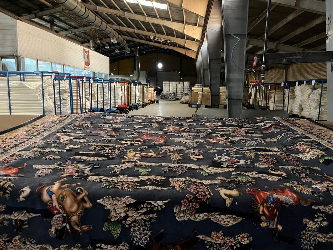 بازدید استاندار قزوین از واحد تولیدی فرش ماشینی «اطلس دیبا» 