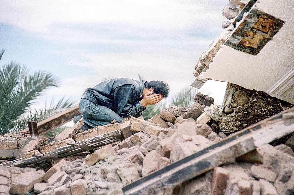 بیش از دو دهه از پنجم دی‌ماه ۱۳۸۲ و ساعت ۵:۲۶ آن صبح سرد‌ می‌گذرد که زمین‌لرزه‌ای ۶/۶ ریشتری برای حدود ۱۲ ثانیه شهر تاریخی بم را لرزاند و آن را‌ به تلی از خاک بدل کرد؛ فاجعه‌ای که با جان‌باختن بیش از ۲۶هزار نفر، یکی از تلخ‌ترین صفحات تاریخ معاصر کشور را رقم‌زد.