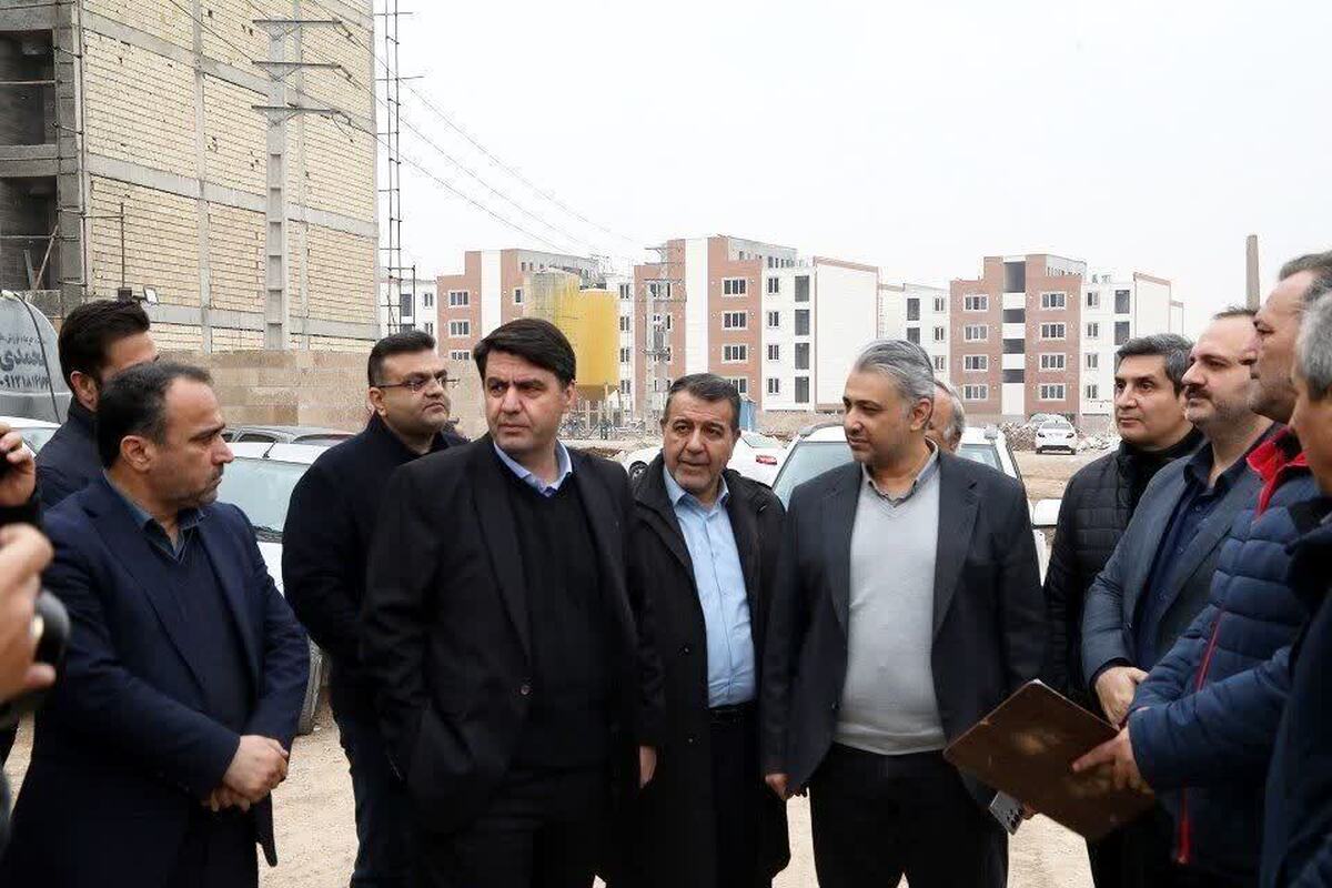 معاون عمرانی استاندار قزوین به‌همراه مدیران کل راه و شهرسازی، بنیاد مسکن و نظام مهندسی و همچنین مدیران دستگاه‌های خدمات‌رسان آب، برق و گاز، از دو سایت طرح نهضت ملی مسکن بازدید کرد.