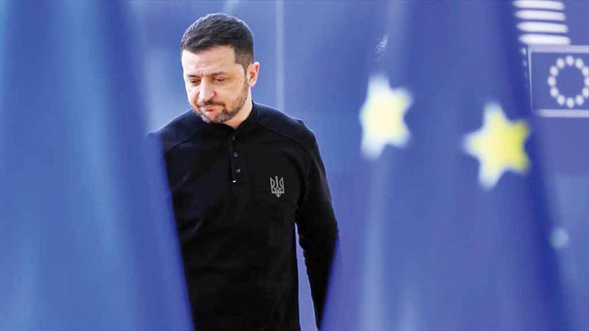 ولودیمیر زلنسکی، رئیس‌جمهور اوکراین پس از گذشت ۳۴ روز از ارائه طرح ۲۸ ماده‌ای ترامپ برای پایان دادن به جنگ چهارساله با روسیه که از سوی وی و سران اروپایی طرحی روسی و غیرشرافتمندانه دانسته شده بود، دیروز از طرحی ۲۰ ماده‌ای رونمایی کرد. طرحی که گفته می‌شود پس از ساعت‌ها گفت‌وگو میان نمایندگان اوکراین، طرف‌های اروپایی و فرستادگان ایالات‌متحده ارائه شده است.