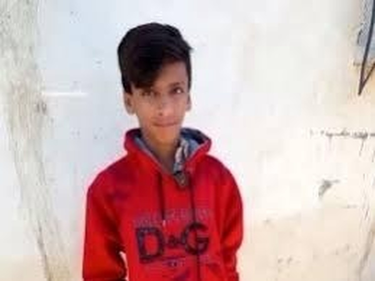 در سیلاب اخیر روستای مهرگی، یک جوان بومی سیریک با شجاعت و ایثار، جان حدود شصت تن از اهالی روستا را از خطر مرگ نجات داد.