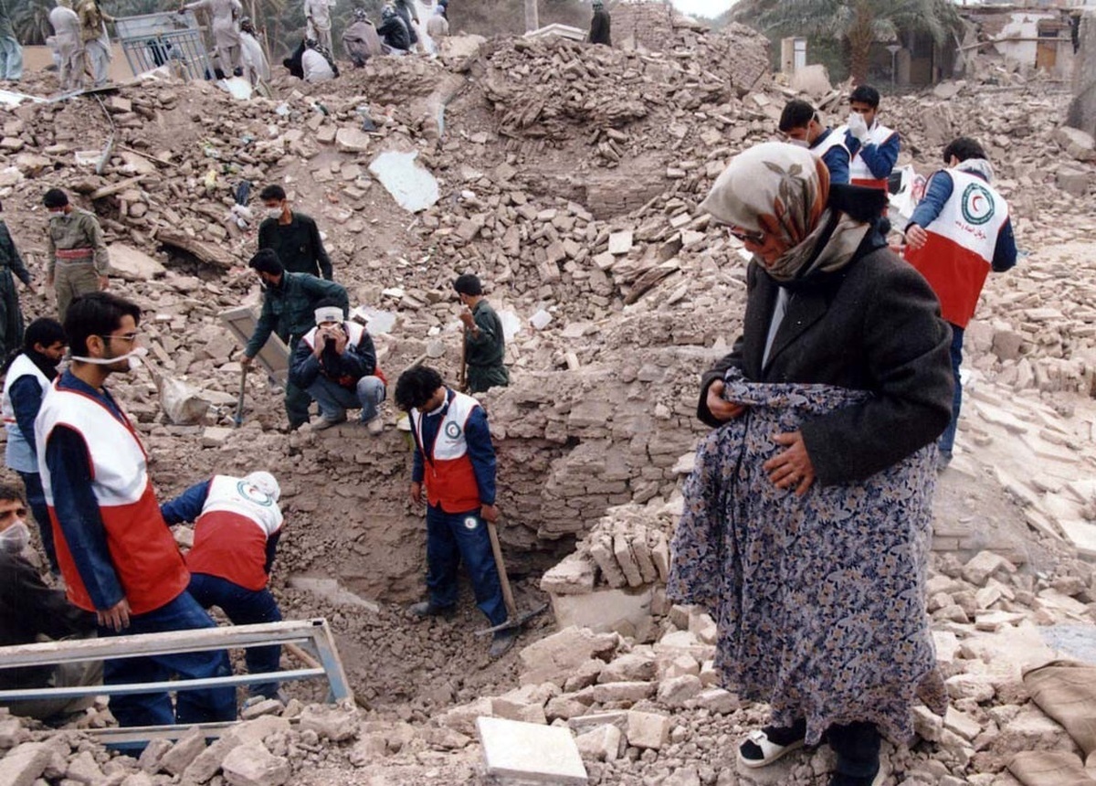 یک روز صبح، شهر دوازده ثانیه تمام لرزید