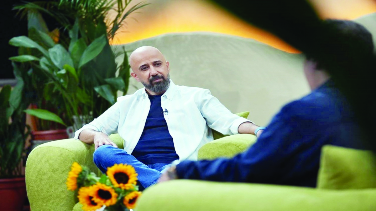 برنامه «خردل» بیشتر از آن‌که بخواهد از مسائل شخصی و خصوصی مهمانان سؤال کند، پرسش‌های خود را بر سبک زندگی و نوع نگاه آنها به زندگی معطوف کرده است.