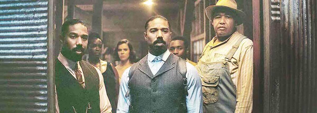 این‌که چگونه درحالی‌که رایان کوگلر ۴۵دقیقه از جدیدترین فیلمش یعنی«گناهکاران» رابا قصه وفضایی آمیخته به موسیقی سیاهان و نژادپرستی و جامعه دهه ۱۹۳۰ ناحیه «می‌سی‌سی‌پی» آمریکا می‌گذراند، در تیتراژ فیلم از جادوی موسیقی بلوز می‌گوید که چگونه زندگان و مردگان و ارواح وخیر وشر را با هم فرامی‌خواند و دریکی ازصحنه‌های اواخر همین یک‌سوم ابتدایی فیلم در کافه «جوک جوینت» گویی واقعا همین قضیه را به‌طور نمادینی نمایش می‌دهد و ... اما گویی خواب‌نما شده و درحالی‌که درنهایت، انتظار داستانی مانند «رنگ ارغوانی» را داریم، ناگهان به طرف ماجرای خون‌آشامی سر و ته می‌شویم!