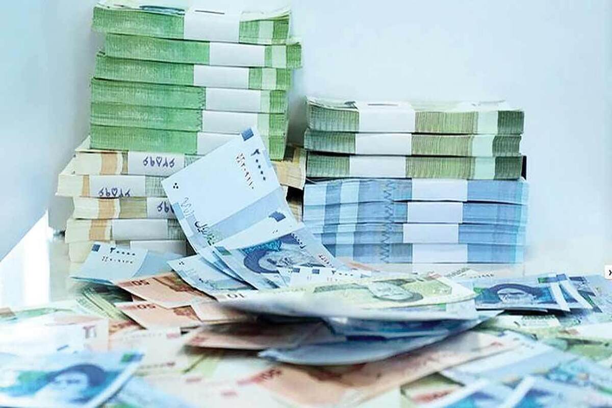 ریشه تورم و جهش ارزی را نه در وقوع شرایط ابرتورم در اقتصاد ایران یا عوامل خارجی بلکه باید در عوامل درون‌زا و سیاست‌های غلط پولی و مالی جست‌وجو کرد که در قالب رشد نقدینگی ۴۱ درصد خود را نشان داده است. تا زمانی که رشد نقدینگی مهار نشود و همزمان مسیر رشد تولید فعال نگردد، هرگونه تلاش برای کنترل قیمت‌ها یا مدیریت بازار ارز، صرفا مسکن موقتی خواهد بود. کنترل تورم، قبل از هر چیز، نیازمند بازگرداندن تناسب میان رشد پول و رشد واقعی اقتصاد است.