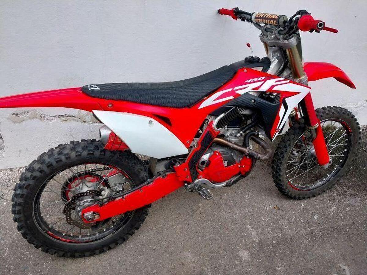 جانشین فرمانده انتظامی استان از توقیف یک دستگاه موتورسیکلت تریل کی تی ام 250 سی‌سی قاچاق به ارزش 4 میلیارد ریال از یک منزل مسکونی در شهرقزوین خبر داد.