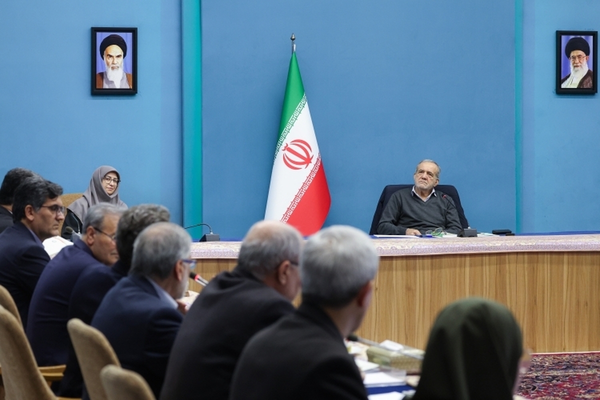 رئیس جمهور با تأکید بر ضرورت اصلاح حکمرانی محیط‌زیست، مشارکت مردم و ذی‌نفعان را شرط اصلی موفقیت سیاست‌های حفاظتی دانست و گفت: تمرکز صرف بر مقررات دولتی، بدون واگذاری مسئولیت، کارآمد نخواهد بود.