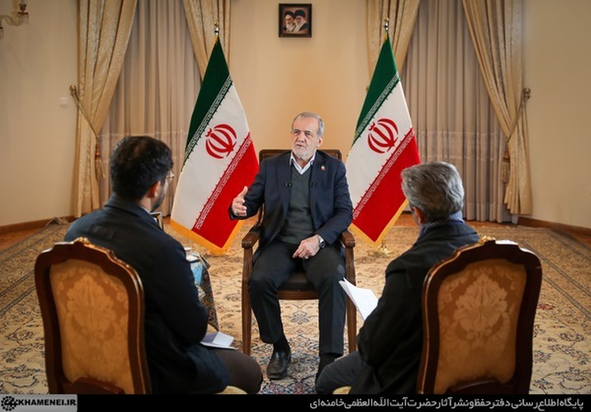 رئیس جمهور گفت: «ما یک برنامه‌ای شامل حدود بیست بند ارائه دادیم و گروه‌های مختلف اقتصادی در دولت و مجلس و بعضی نهادها با هم هماهنگ شده‌اند که این بیست بند را عملیّاتی کنند.»