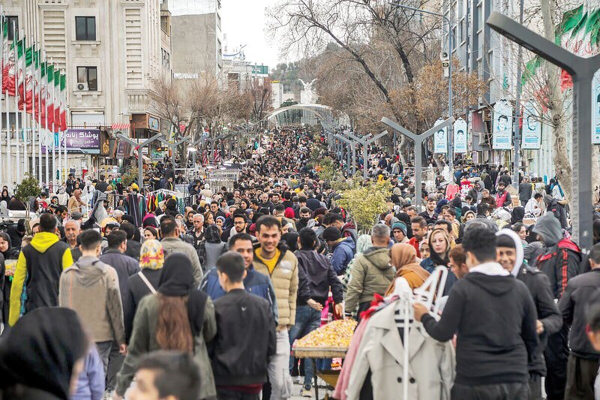 وزیر کشور روز گذشته هشدار داد‌ اگر روند فعلی کاهش نرخ رشد جمعیت ادامه پیدا کند، جمعیت ایران تا سال ۱۴۸۰ به کمتر از ۴۰میلیون نفر خواهد رسید؛ موضوعی که به‌تعبیر او به‌معنای بروز یک بحران جدی برای کشور است و باید با نگاهی علمی و آینده‌نگرانه مورد توجه قرار گیرد.