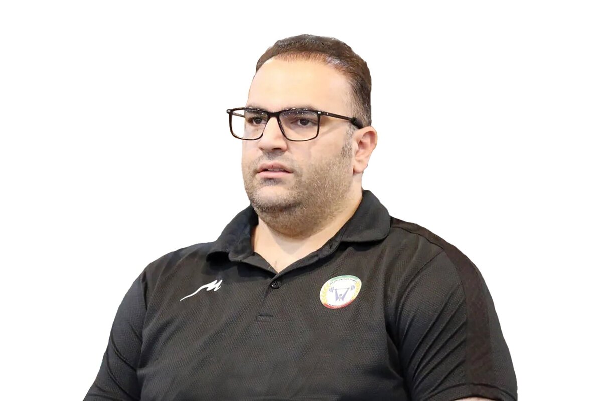 آخر هفته هر جا در اهواز که پا می‌‌گذاشتی، صحبت از وزنه‌برداری بود‌؛ از کیانپارس تا نادری، از پل سفید تا لشکرآباد و بالاخره شهرک تاریخی و زیبای نفت، همه از وزنه‌‌برداری صحبت می‌کردند. حتی برگزاری بازی استقلال خوزستان با ذوب‌آهن در هفته پانزدهم لیگ برتر فوتبال در ورزشگاه غدیر سبب نشد تا اهواز با آن سبقه و عقبه فوتبالی و مردمان عاشق فوتبالش از حال و هوای وزنه‌‌برداری خارج شوند.