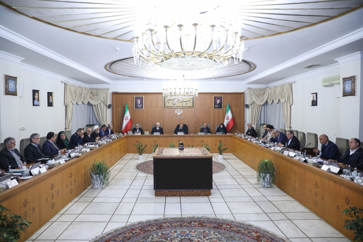 رئیس‌جمهور با تأکید بر اینکه معیشت مردم اولویت بی‌بدیل دولت در شرایط کنونی است، تصریح کرد: هر میزان درآمد ارزی کشور باید پیش از هر بخش دیگری در مسیر بهبود زندگی و معیشت مردم به‌کار گرفته شود و همه سیاست‌گذاری‌ها و تصمیمات اقتصادی با این محور تنظیم شود.