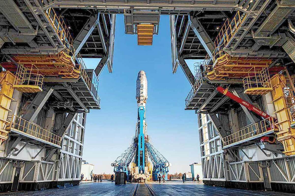 در یک رویداد مهم برای صنعت فضایی ایران، سه ماهواره بومی با نام‌های کوثر، ظفر ۲ و پایا از پایگاه فضایی وستوچنی روسیه با استفاده از موشک سایوز به مدار زمین پرتاب شدند. این عملیات که دیروز ساعت ۱۶:۴۸ به وقت تهران (۱۳:۱۸ به وقت گرینویچ) انجام شد، بخشی از یک پرتاب چندماهواره‌ای بود که ماهواره‌های ایرانی را همراه با برخی ماهواره‌های روسی، به مدار خورشیدآهنگ در ارتفاع حدود ۵۰۰ کیلومتری زمین رساند.