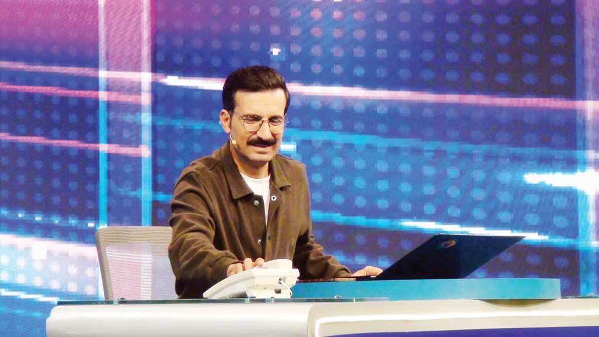 لازمه ساخت برنامه، توجه به نیاز مخاطب و استفاده از امکانات روز است؛ نیازی که در عصر سلطه رسانه‌های جهانی به آگاهی انتقادی نسبت به روایت‌های جهت‌دار، تناقض‌های خبری و استانداردهای دوگانه آنها بازمی‌گردد. مخاطب امروز به ابزاری نیاز دارد که همزمان او را سرگرم کند، به خنده وادارد و بدون شعارزدگی، به تأمل در مسائل سیاسی_اجتماعی و رسانه‌ای وادارد.