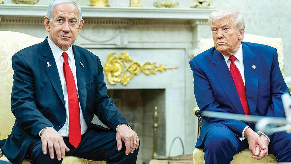 بنیامین نتانیاهو با پرواز به‌سوی اقیانوس اطلس خود را برای دیدار با دونالد ترامپ در آمریکا آماده می‌کند. واقعیت‌های میدانی غرب‎‌آسیا بار دیگر شکاف عمیق میان روایت‌های رسمی واشنگتن و تل‌آویو با رنج و مقاومت ملت‌های منطقه را عیان کرده است؛باریکه غزه همچنان زیر سایه ویرانی، محاصره وآتش‌بس‌های ناپایدار نفس می‌کشد اما در محاسبات امنیتی آمریکا و اسرائیل نه به‌عنوان فاجعه‌ای انسانی بلکه صرفا به‌مثابه «پرونده‌ای قابل مدیریت» دیده می‌شود.