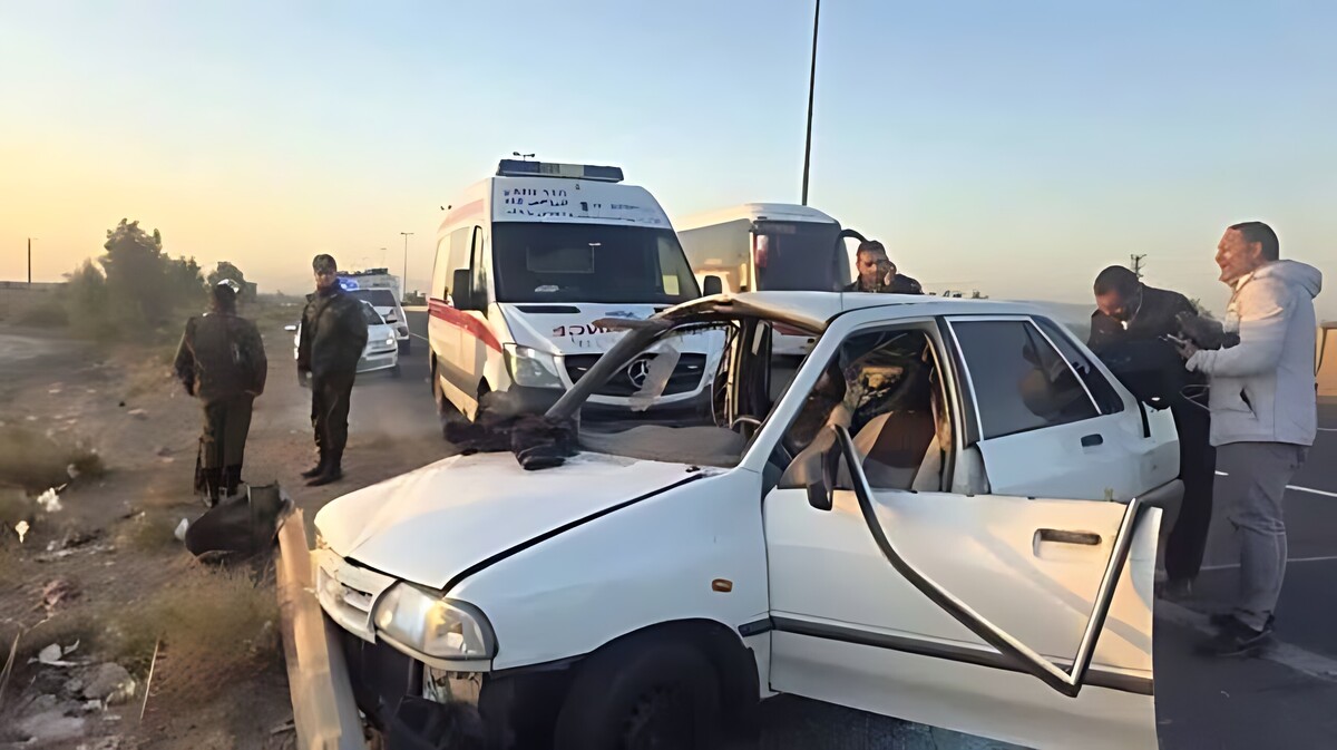 معاون امدادونجات هلال‌احمر استان سمنان از مصدوم شدن پنج نفر در تصادف پراید و آمبولانس در جاده میامی به ری‌آباد در شرق این استان خبر داد.