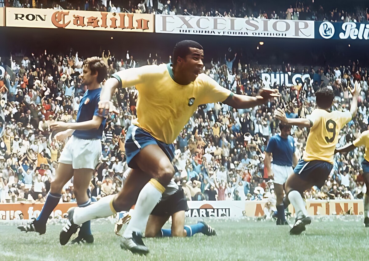 چهارده بازیکن از ۹ کشور در پنج حضور متوالی یا بیشتر در جام جهانی گلزنی کرده‌اند.