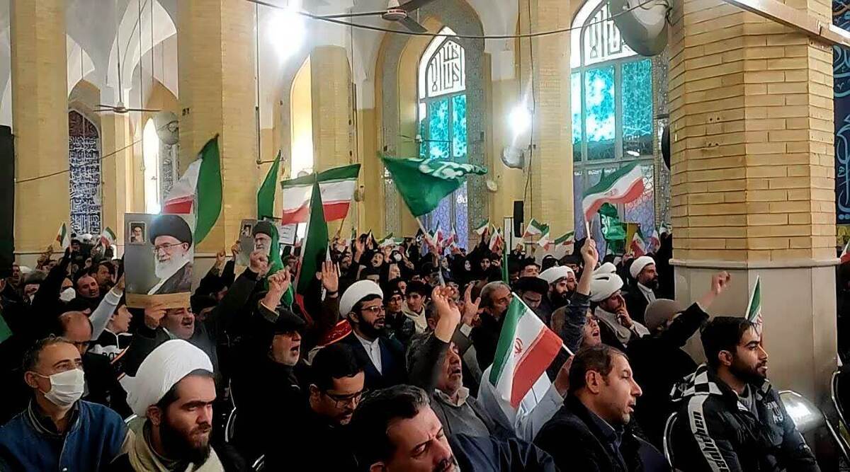 مراسم گرامیداشت یوم‌الله حماسه ۹ دی با حضور گسترده اقشار مختلف مردم، مسئولان استانی و جمعی از خانواده‌های معظم شهدا، در مصلی بزرگ امام خمینی (ره) کرج برگزار شد.