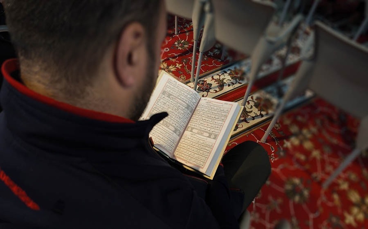 دومین آزمون اعطای مدرک تخصصی حفظ قرآن کریم با حضور اساتید و داوران قرآنی و با شرکت ۱۵۰ نفر از زندانیان حافظ قرآن، در حسینیه مرکزی ندامتگاه مرکزی کرج برگزار شد.