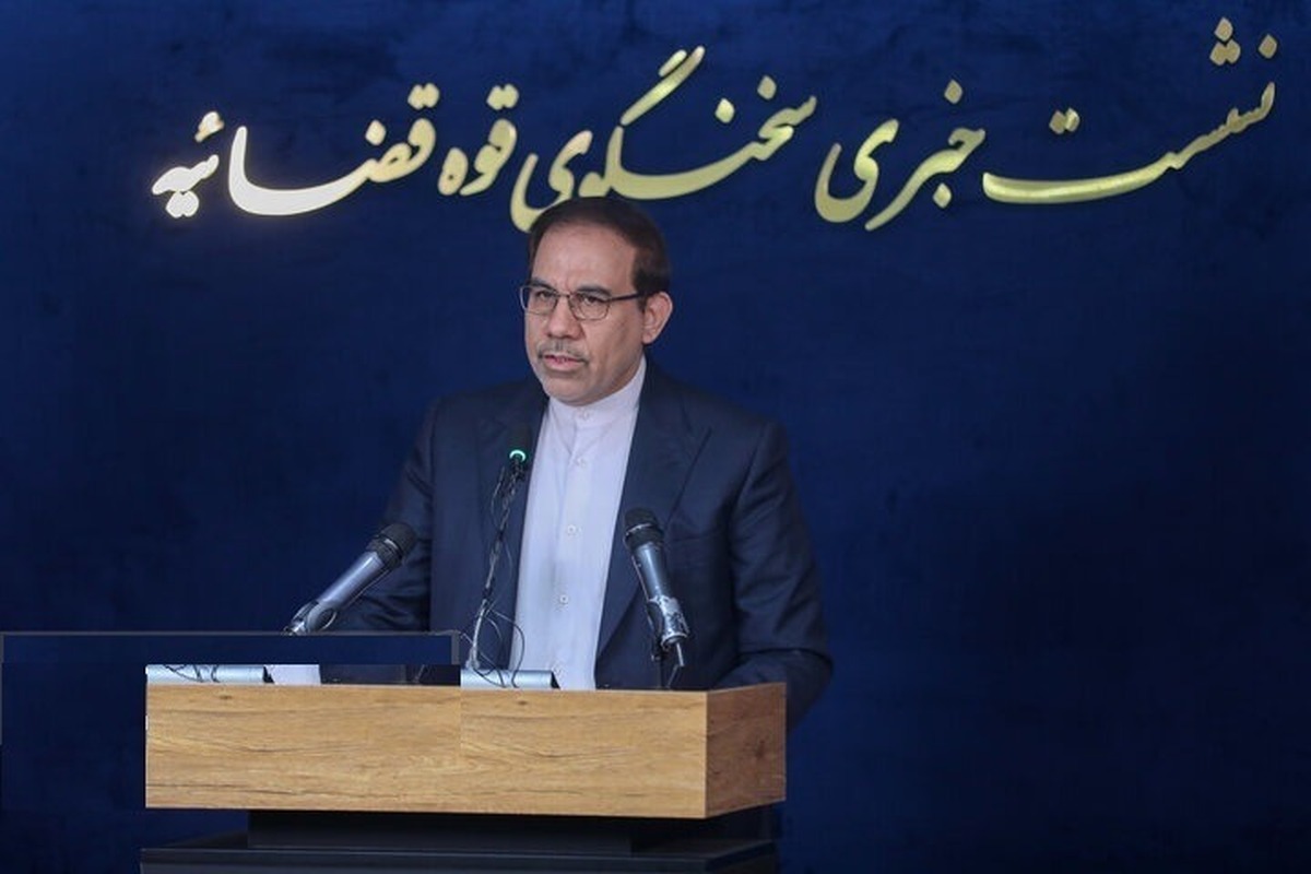 سخنگوی قوه قضائیه با اشاره به بند ۶ ماده ۶ مصوبه سال ۱۴۰۴ هیئت وزیران درباره دستورالعمل نحوه احراز صلاحیت مدیران عامل کشوری، لشکری، تأمین اجتماعی و شرکت‌های تابع و وابسته، گفت: بر اساس این مصوبه، بازنشسته یا بازخرید نبودن، یکی از شرایط عمومی و الزامی برای انتخاب و انتصاب در سمت‌های مدیریتی است.