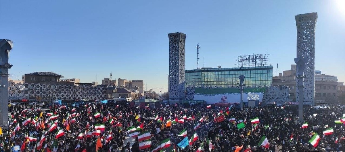 حضور پرشور اقشار مختلف مردم در مراسم گرامیداشت حماسه ۹ دی، بار دیگر بصیرت، وحدت و ایستادگی ملت ایران در برابر فتنه‌ها و توطئه‌های دشمنان را به نمایش گذاشت.