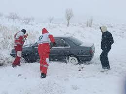 امدادرسانی گسترده جمعیت هلال‌احمر استان به ۱۳۷۶ نفر گرفتار در برف و کولاک