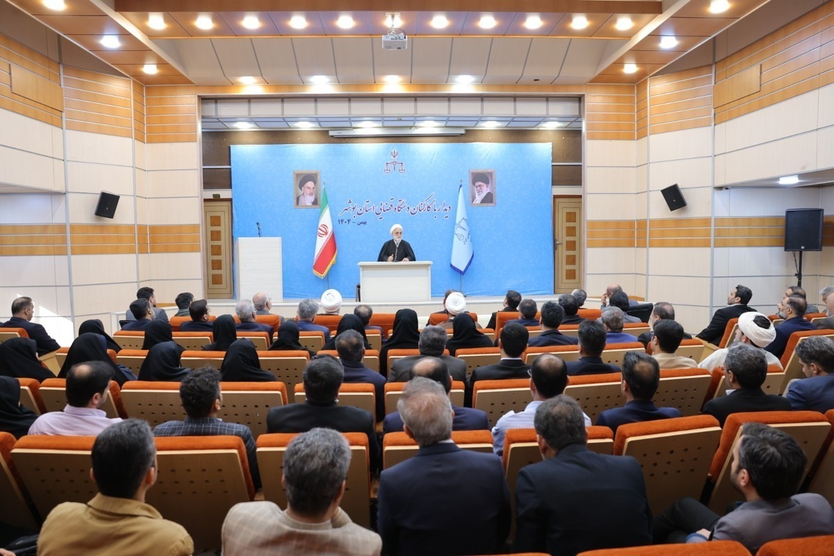 رئیس قوه قضاییه در جریان چهل و نهمین سفر استانی خود از بدو تصدی ریاست دستگاه قضا، در سفری غیررسمی به همراه هیئت عالی قضایی وارد بوشهر شد.