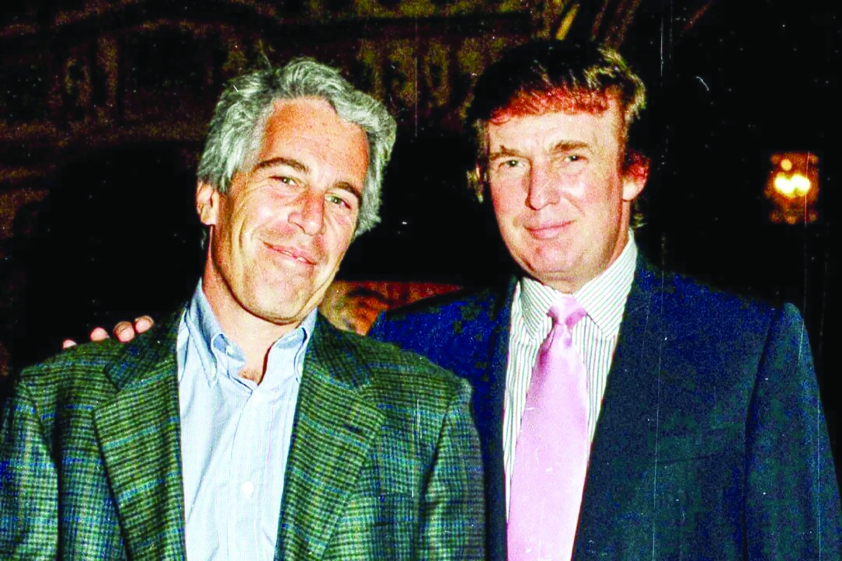 تحت فشار سنگین افکارعمومی شهروندان خشمگین آمریکایی، وزارت دادگستری ایالات متحده بیش از سه میلیون صفحه جدید از اسناد مرتبط با پرونده جفری اپستین، دوست سابق سکان‎دار کاخ‎‌سفید را منتشر کرد. این مجموعه شامل بیش از ۲۰۰۰ ویدئو و حدود ۱۸۰هزارتصویرمرتبط با این سرمایه‌‎دار بدنام است. به‌‎اعتقاد تحلیلگران سیاست‎‌داخلی آمریکا، این پرونده‌ها بدترین مسأله سیاسی ترامپ قلمداد می‎‌شود؛ زیرا در حالی که اکثریت جمهوری‌خواهان از عملکرد کلی او رضایت داشتند، کمتر از نیمی از آنان نحوه برخورد او با پرونده‌های اپستین را تأیید می‎‌کنند.